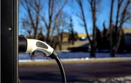 電動汽車（EV）雙向供電為電源模塊提供了實用且創(chuàng)新的用途機(jī)會